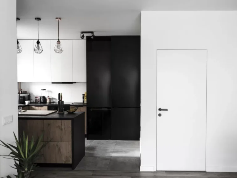drzwi wewnętrzne doorhouse Montaż drzwi wewnętrznych białych w nowoczesnym mieszkaniu – DoorHouse